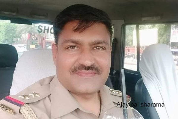 महिला एडीजीसी के आशिक इंस्पेक्टर अजय पाल शर्मा किये गए सस्पेंड, ढूंढ रही मेरठ पुलिस